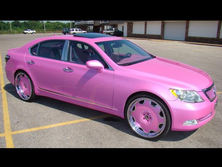 Продажа ав б. Лексус лс 350 розовый. Розовая машина. Розовая машина настоящая. Светло розовая машина.