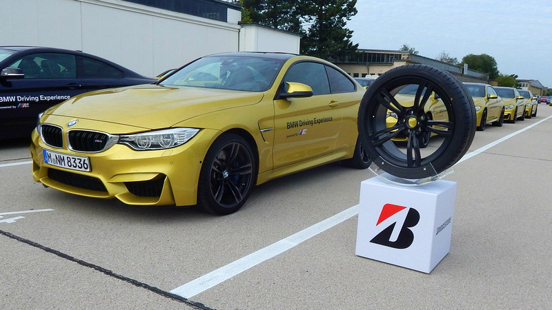 dominate close Brace TEST: Am torturat anvelopele Bridgestone pe circuit cu ajutorul unor BMW-uri