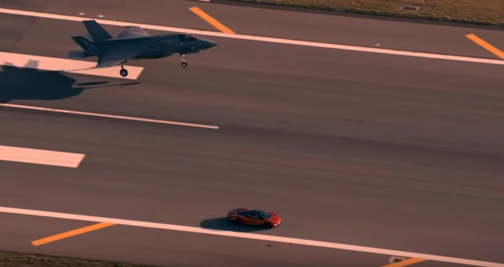 McLaren Speedtail vs F35 Fighter Jet (11)