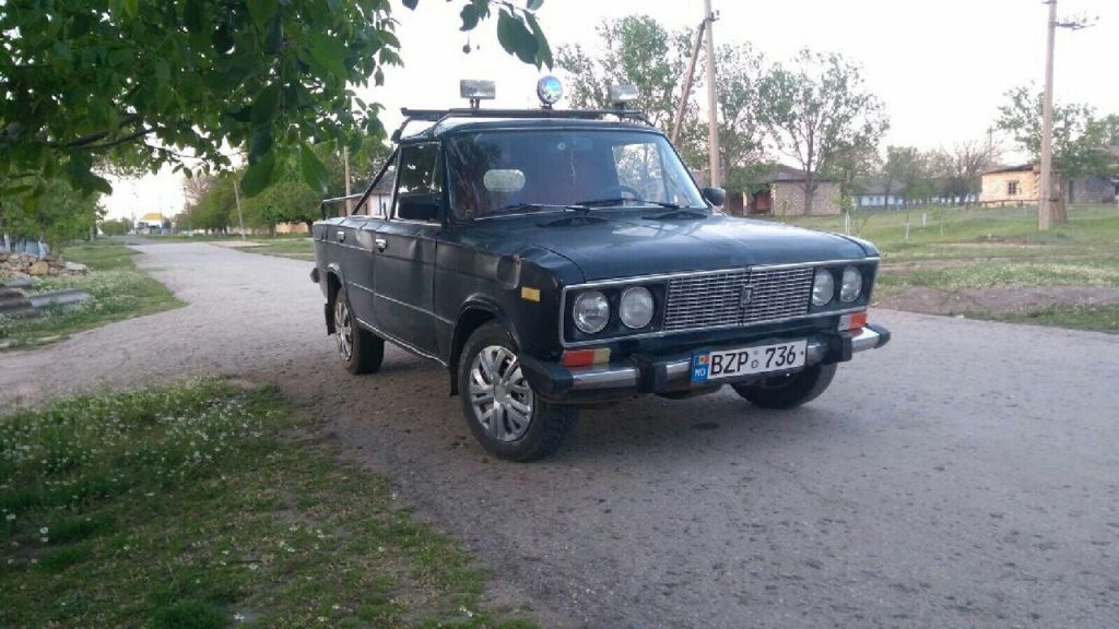 Pick-up VAZ Cybertruck de Moldova (1)