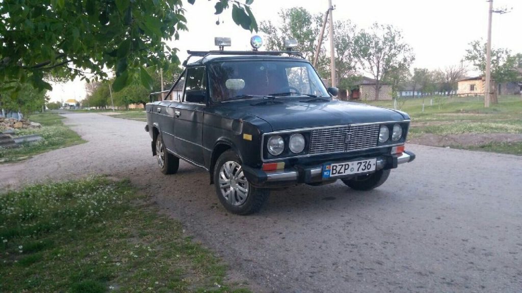 Pick-up VAZ Cybertruck de Moldova (1)