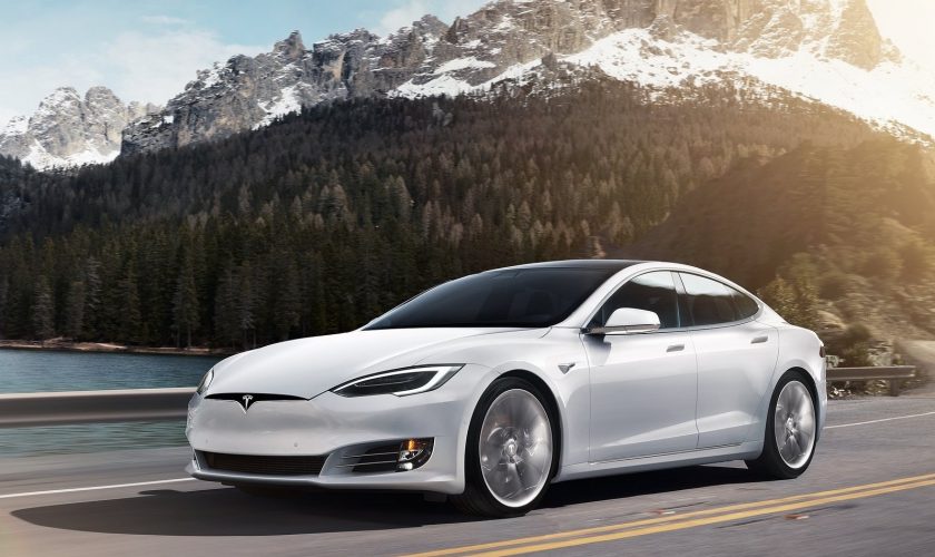 Tesla Model S a primit actualizări