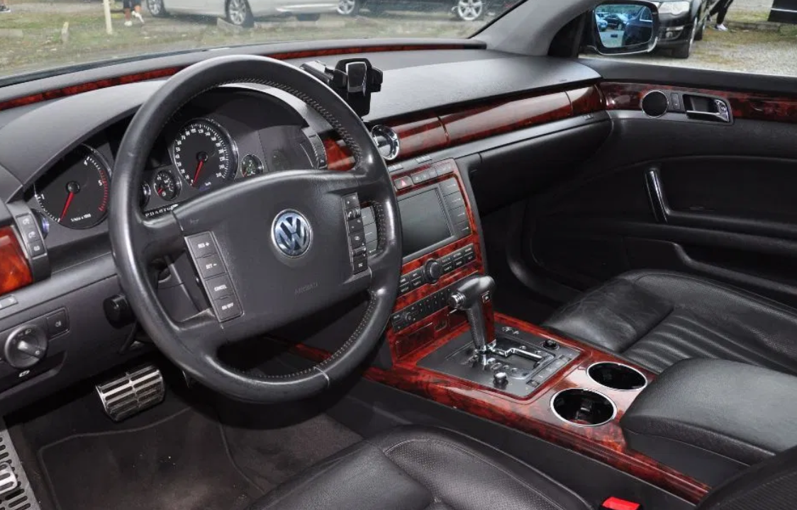 Ce oferă un Volkswagen Phaeton de 4.500 de euro? Fostul vârful de gamă german ar putea fi o investiție pentru viitor