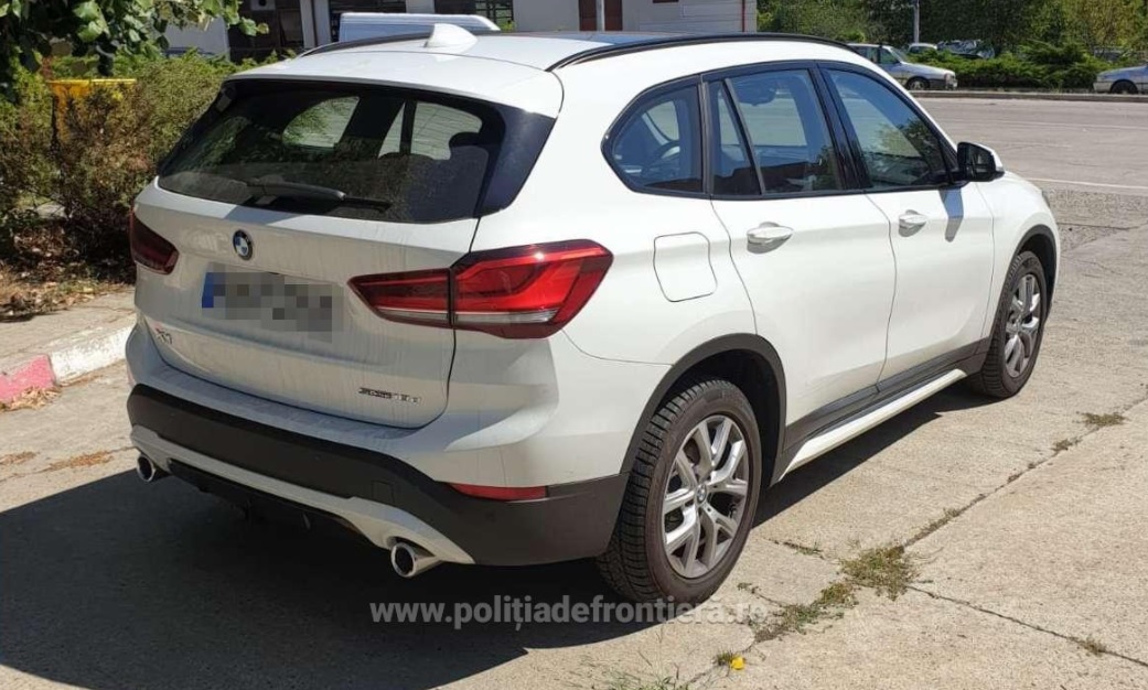Un BMW X1 nou-nouț a fost oprit la granița română. Mașina era furată din Germania - FOTO