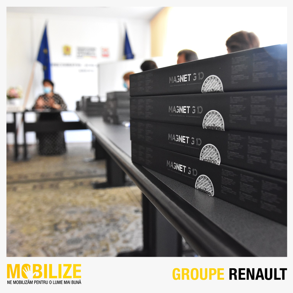 100 de elevi vor primi tablete donate de Renault România