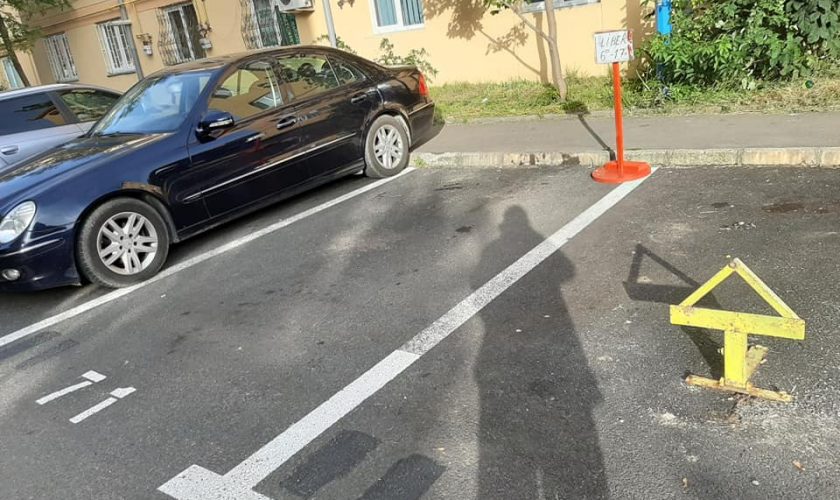 Un brașovean a găsit rezolvarea problemei insuficienței locurilor de parcare