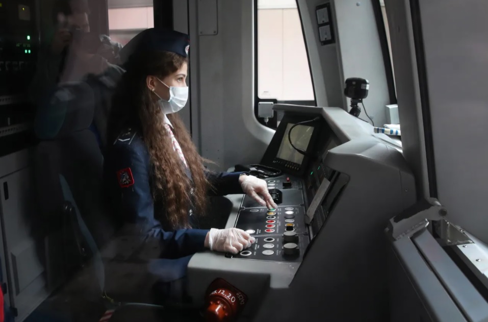 Orașul în care, după decenii de interdicție, femeile pot conduce trenurile de metrou