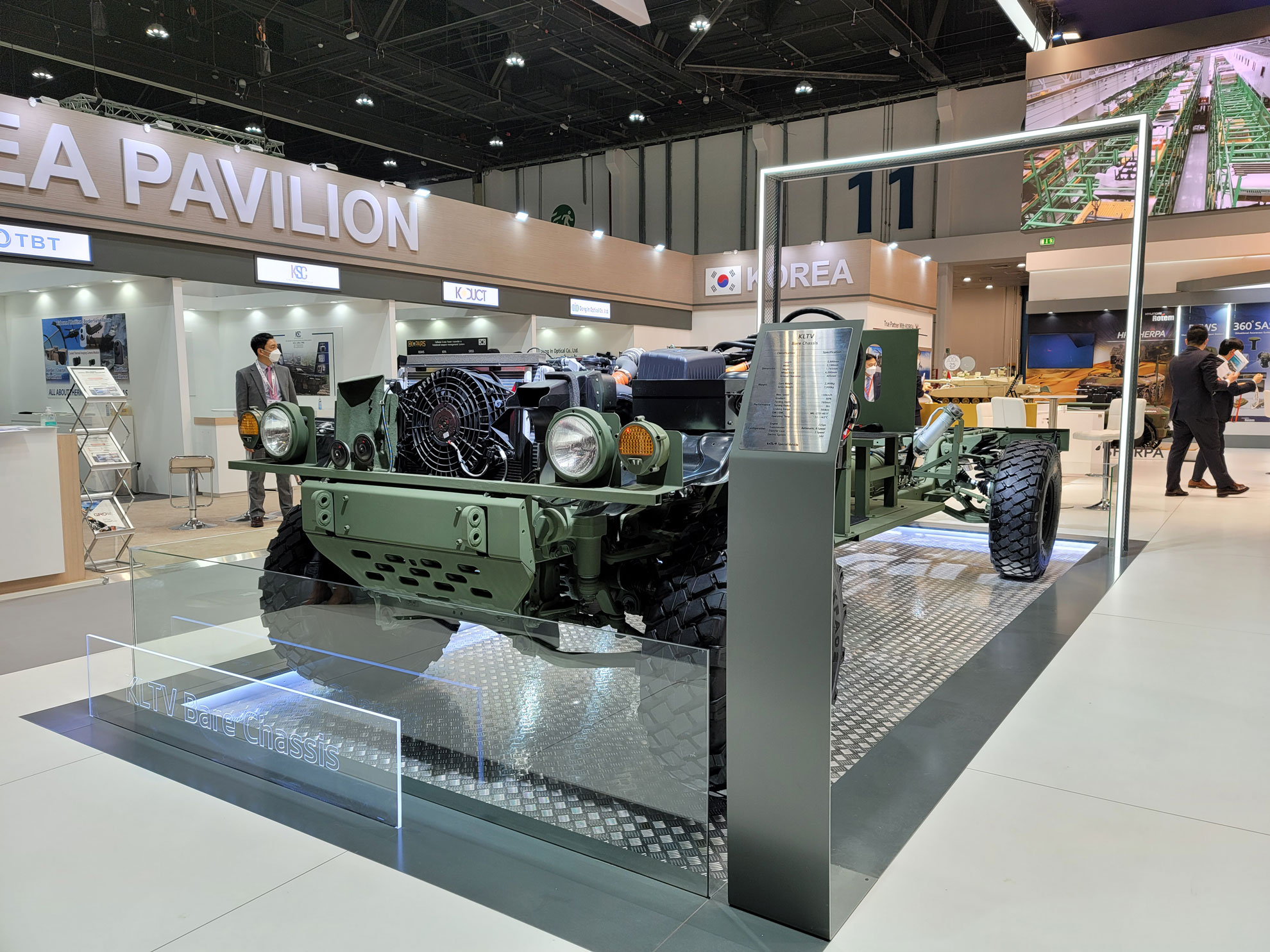 Kia expune două prototipuri de vehiculele militare