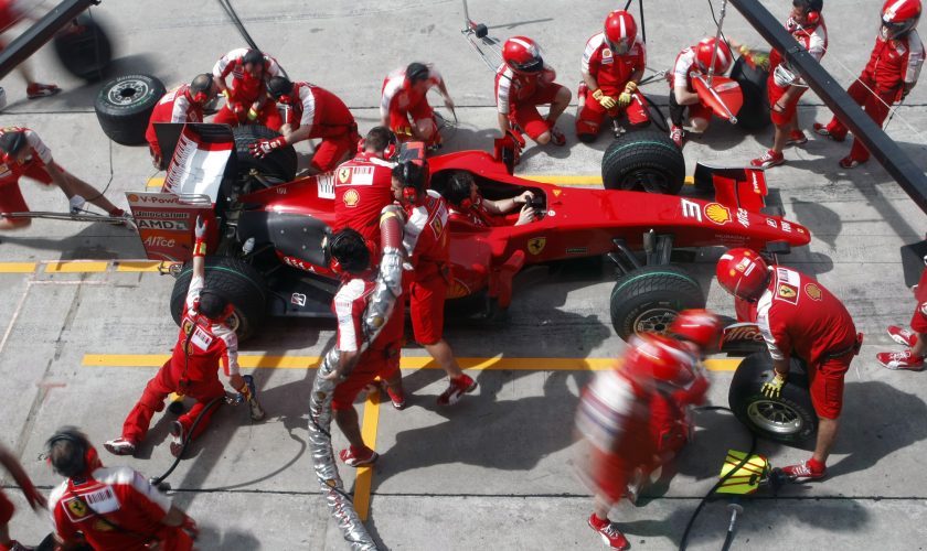 mașinile de Formula 1 nu mai alimenteaza in timpul curselor Shutterstock