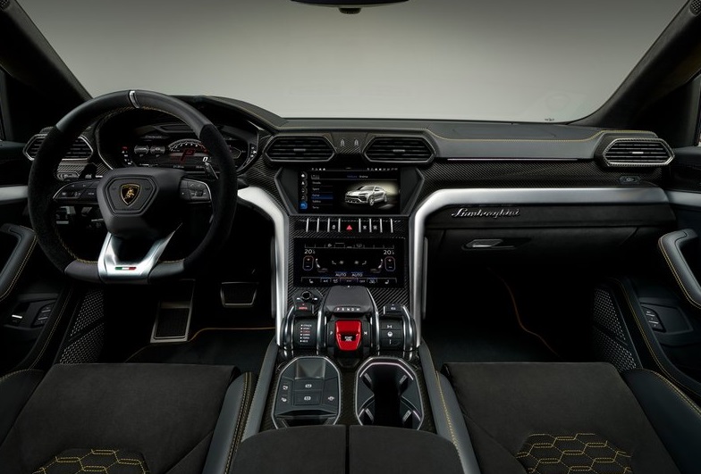 Producătorul italian de automobile Lamborghini a anunțat că va lansa trei modele noi până la sfârșitul acestui an. Anunțul a fost făcut cu prilejul publicării cifrelor de vânzări înregistrate de compania din Sant’Agata Bolognese în primul semestru din 2022. Primul dintre aceste modele va fi dezvăluit chiar în cursul acestei luni, însă deocamdată este ținut