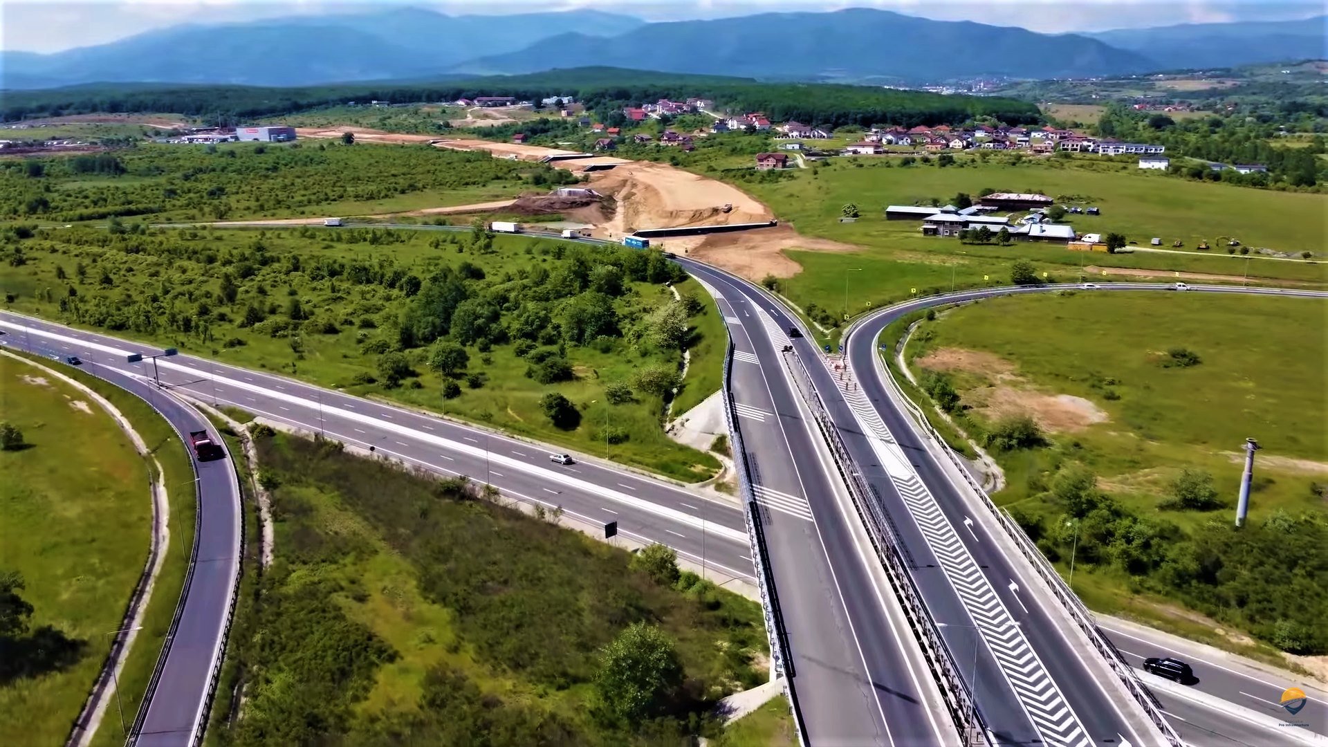 Posters Massacre crater CNAIR construiește 13 noduri rutiere noi pe autostrăzile din țară