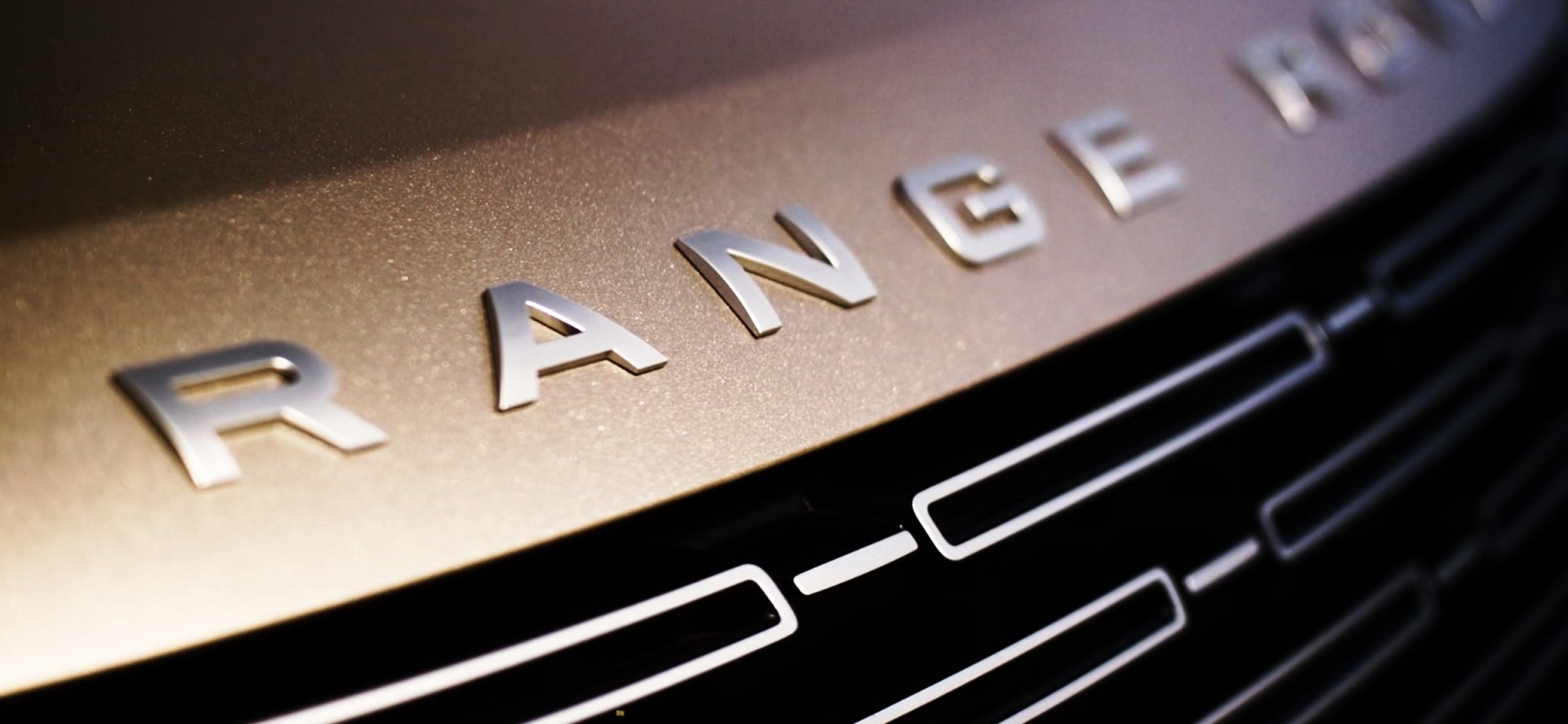 Noul Range Rover se va prezenta publicului pe 26 octombrie