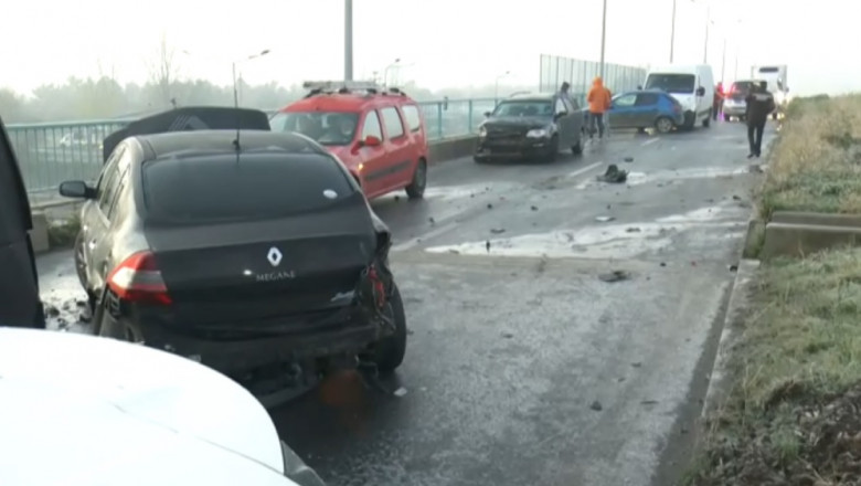 Accident în lanț în București: 20 de mașini au fost implicate. Din ce cauză?