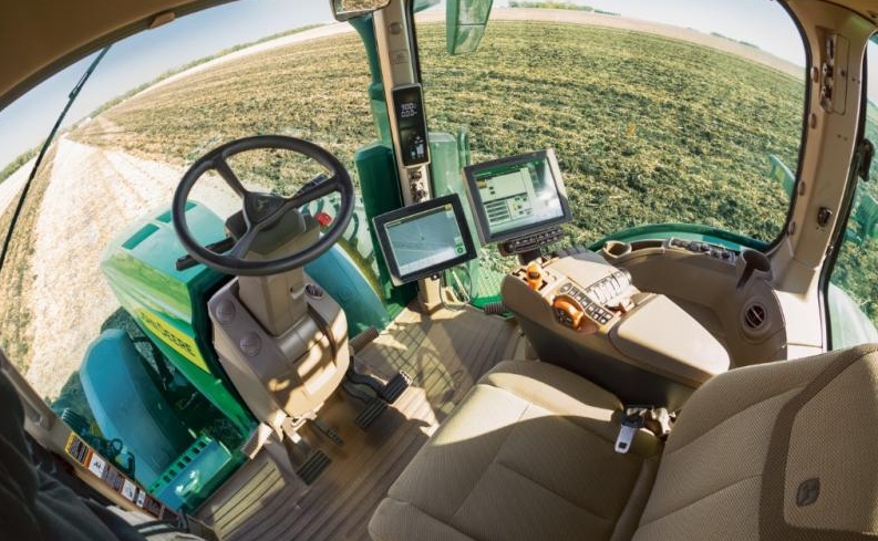Surprise at CES 2022. What it looks like and how it works Deere 8R, the self-driving tractor thumbnail