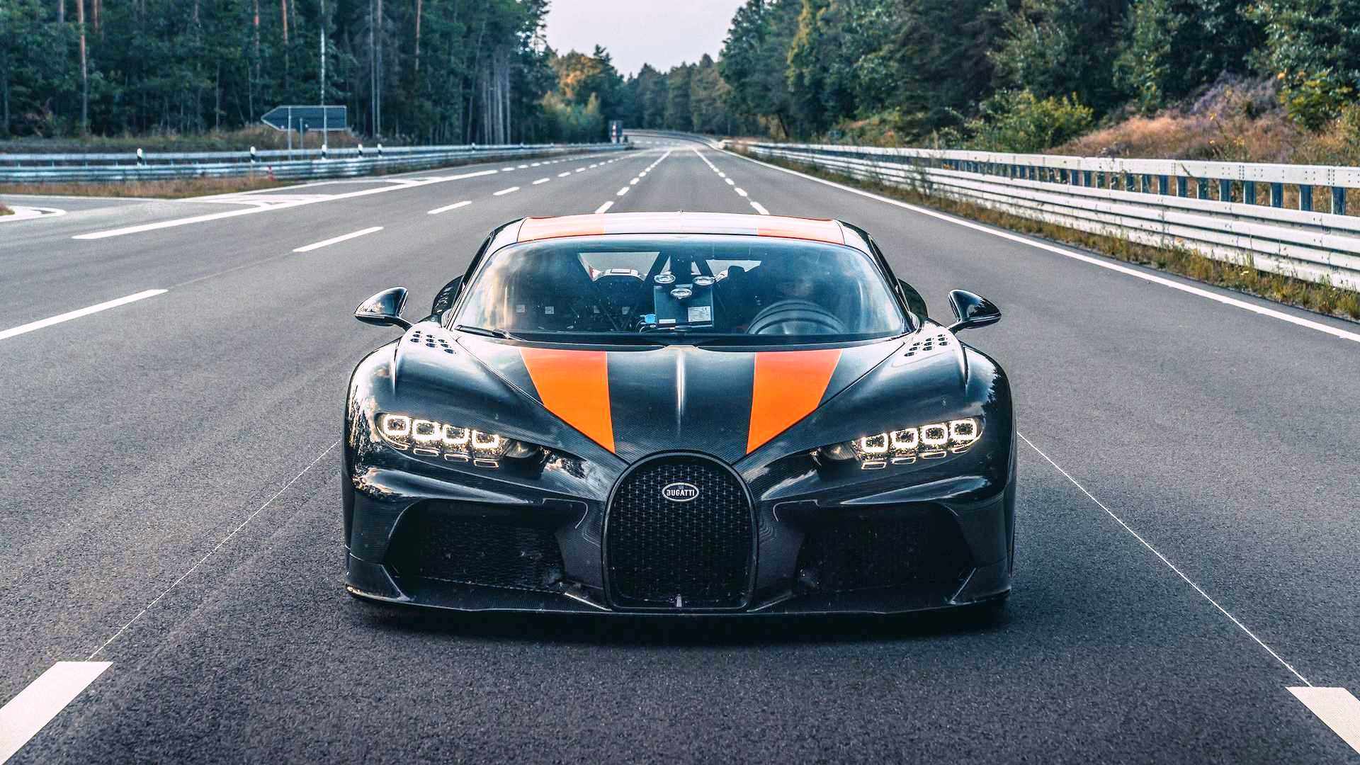 Un Bugatti Chiron Super Sport 300+ a fost oprit de poliție în Londra ...