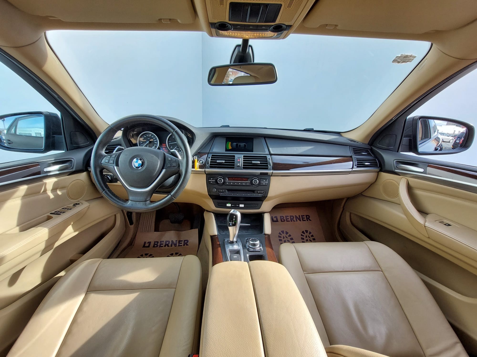 Banca Transilvania vinde un BMW X6 recuperat de la client. Este cel ...