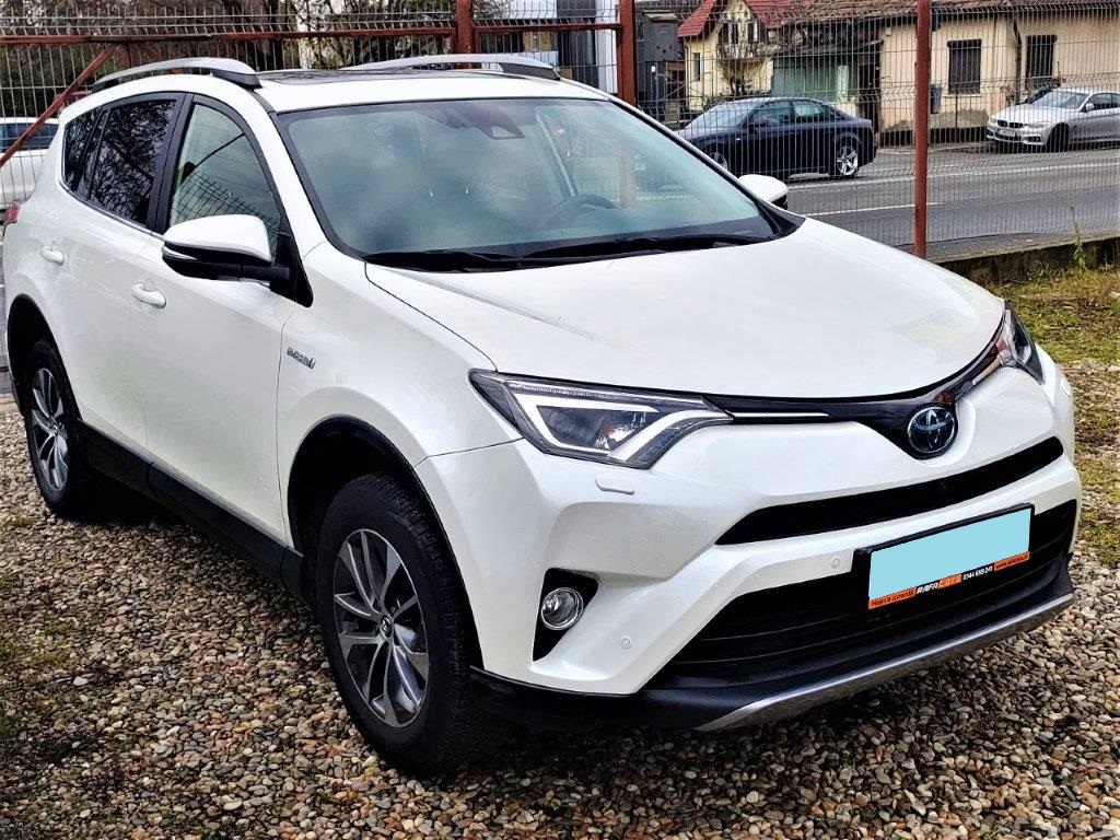 Cu cât vinde Banca Transilvania o Toyota RAV4? SUVul japonez oferă un