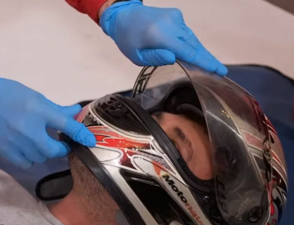 Cum se acordă primul ajutor pentru un motociclist rănit într-un accident rutier