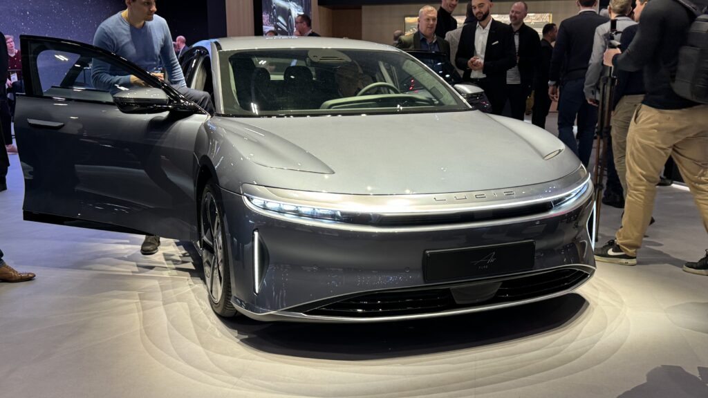 Lucid concediază 319 angajați din cauza pierderilor financiare