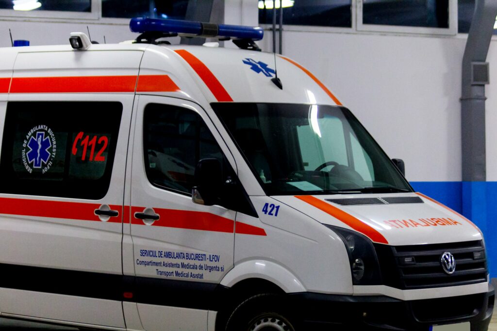Video – O mamă a filmat momentul: O ambulanță din Bacău care transporta o fetiță bolnavă a oprit pentru legume și pepeni