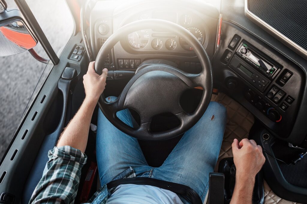 Transportul public din Alba Iulia, blocat de 52 de zile. Consiliul Local declară „perturbare gravă” și caută un alt operator