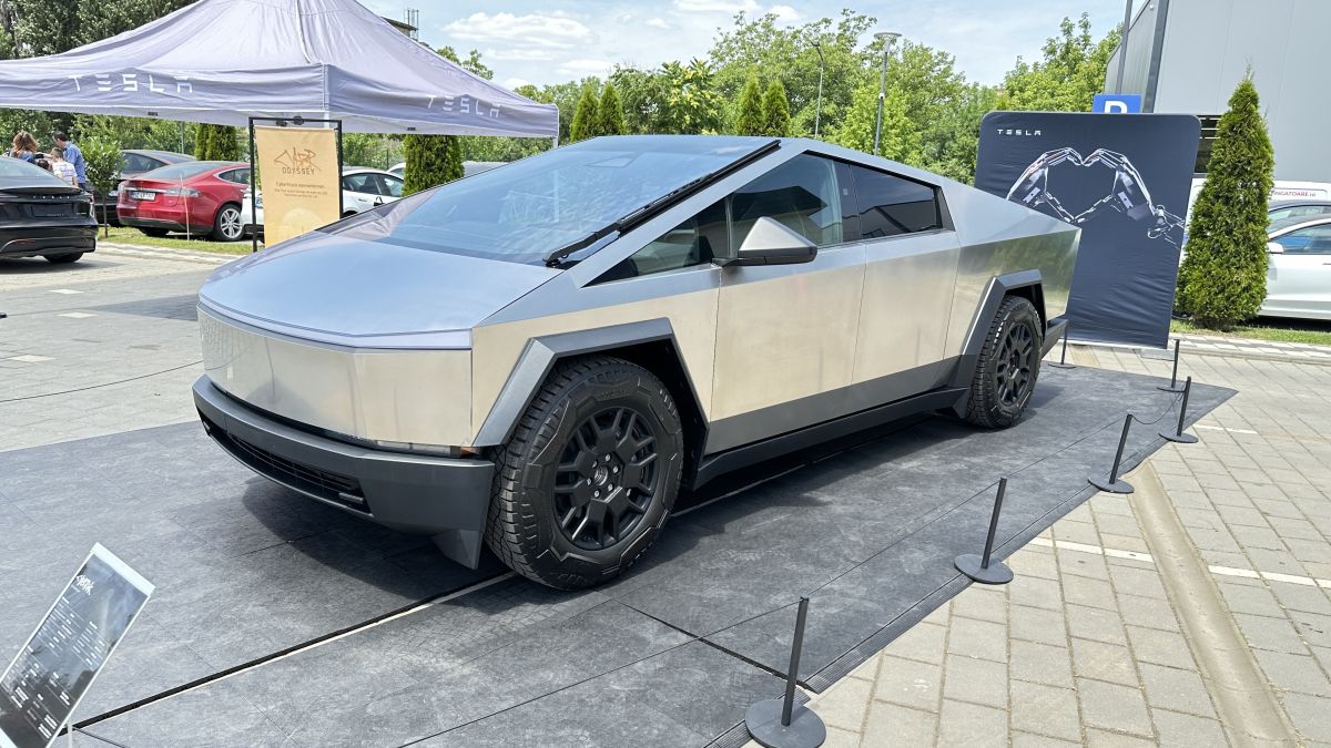 Tesla Cybertruck a fost expusă în România, dar nu poate fi comercializată deoarece nu respectă standarede UE de siguranță (Sursa foto: ARC Media)