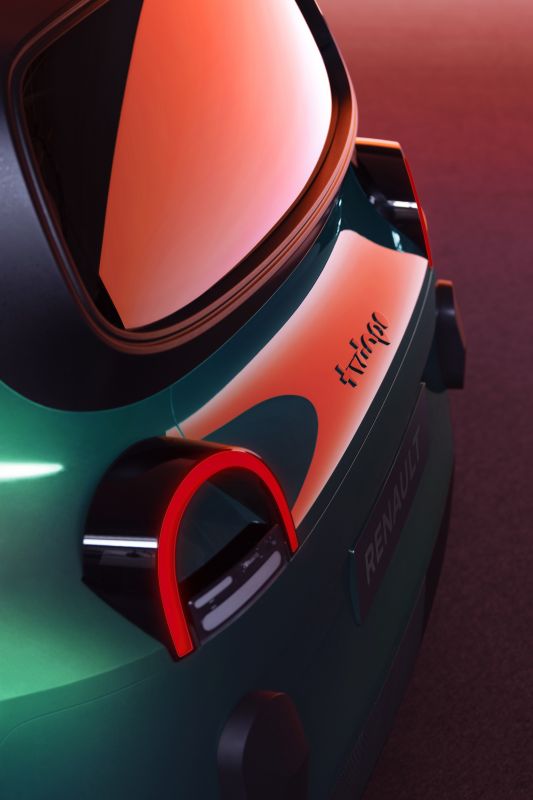 Nissan Pregătește Lansarea Versiunii Proprii a Renault Twingo Electric în 2026 - Descoperă Podul Electrizant În Parteneriatul Cu Renault