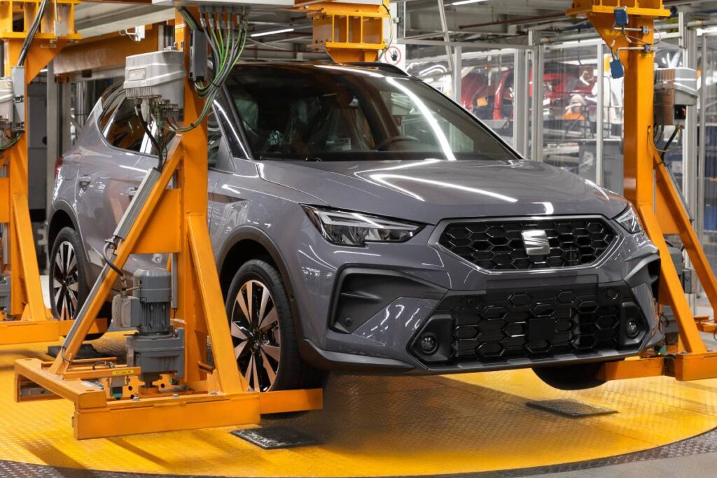 Seat Ibiza și Arona facelift încep producția. Compania mizează pe motoriăzri hibride