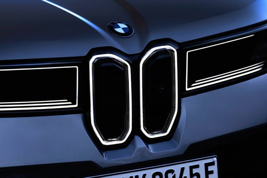 BMW publică un teaser misterios: ce model va fi dezvăluit în Ajunul Crăciunului?