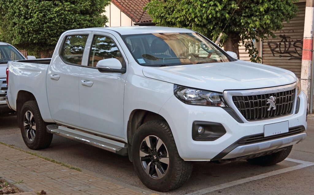 Armata spaniolă cumpără 4.500 de vehicule tactice noi bazate pe modelul Peugeot Landtrek