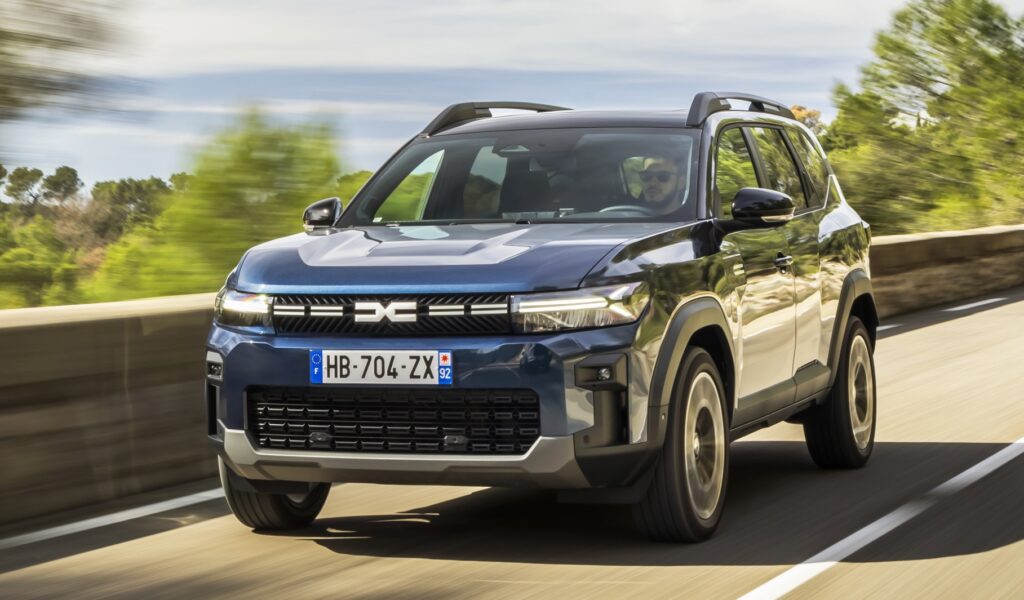 Dacia Bigster aflata in mers