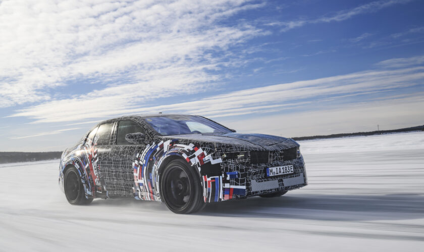 BMW M3 electric camuflat