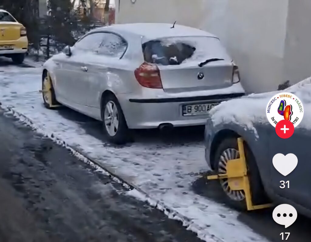Șoferii care au parcat pe trotuar s-au trezit cu roțile blocate, în Sectorul 4. Primăria a postat imaginile pe TikTok