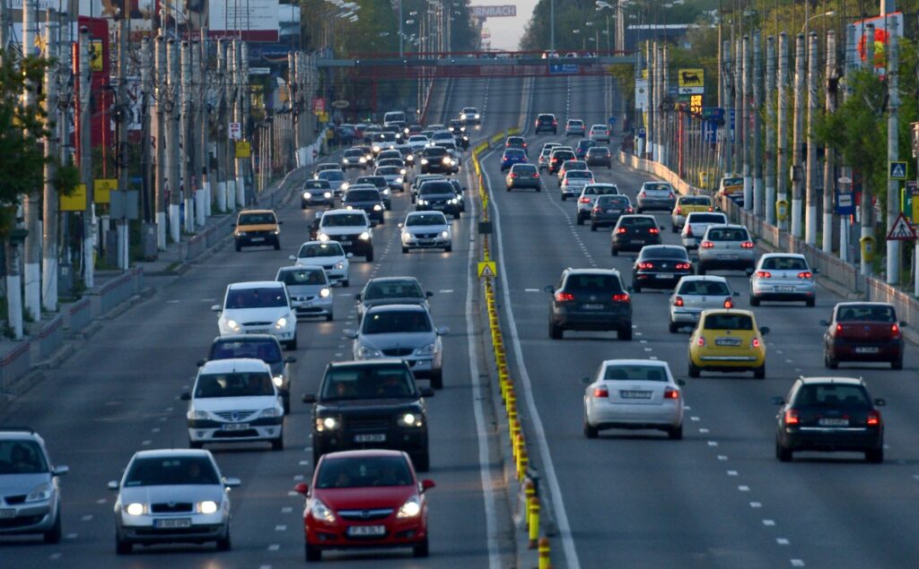 Restricții de circulație de Paște. Unde sunt drumurile cele mai aglomerate, și unde sunt restricții?