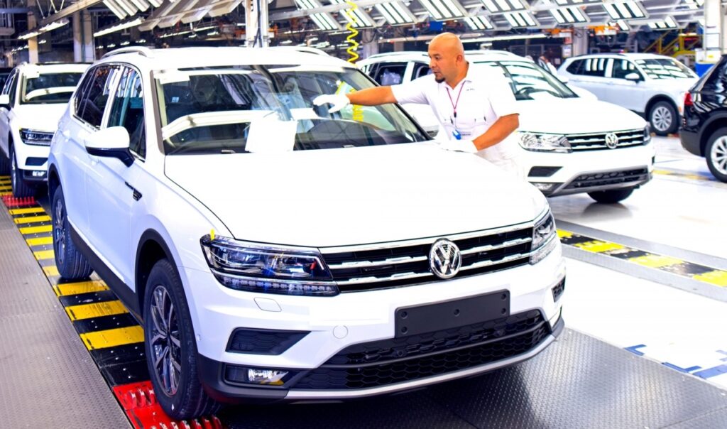 Volkswagen și Stellantis cer stimulente pentru producția auto