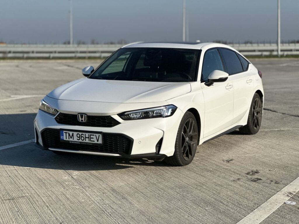 Honda Civic Full Hybrid: Agilitate și Eficiență în Test Drive
