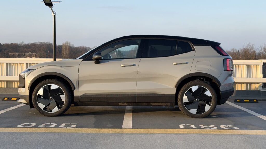 Volvo oferă acces la Supercharger Tesla pentru clienții europeni