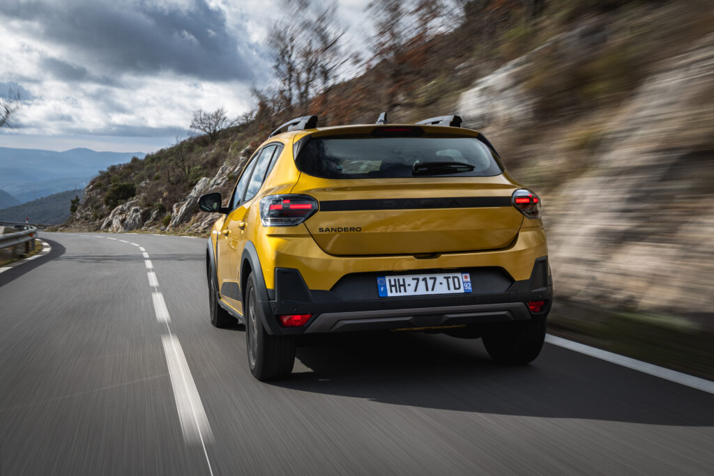 Dacia Sandero este a doua cea mai vândută mașină din Franța, în fața modelului local Renault Clio