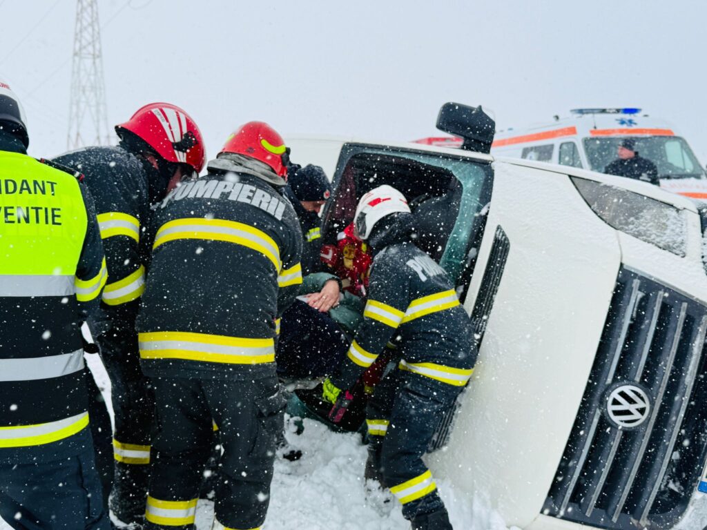 Accident Grav pe DN5: Microbuz Răsturnat cu 16 Persoane