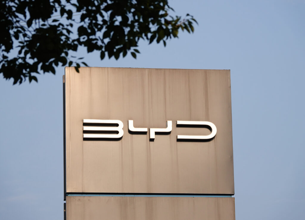 BYD ar fi interesat să producă mașini în Canada. Chinezii ar fi deschiși să cumpere un producător auto concurent