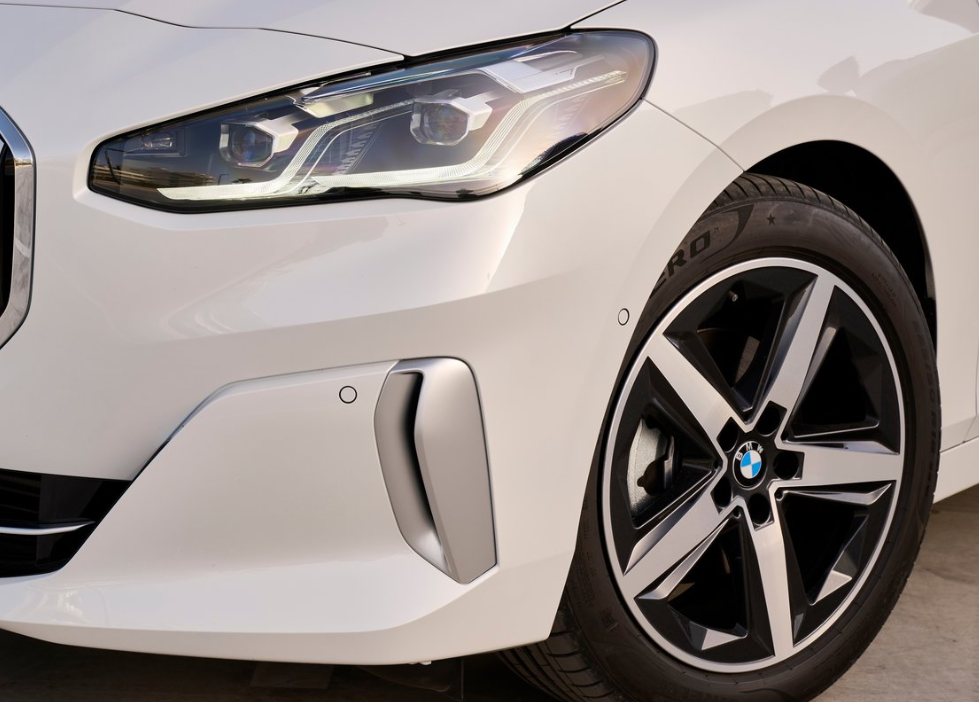 BMW recheamă 575.000 de vehicule din motive de siguranță