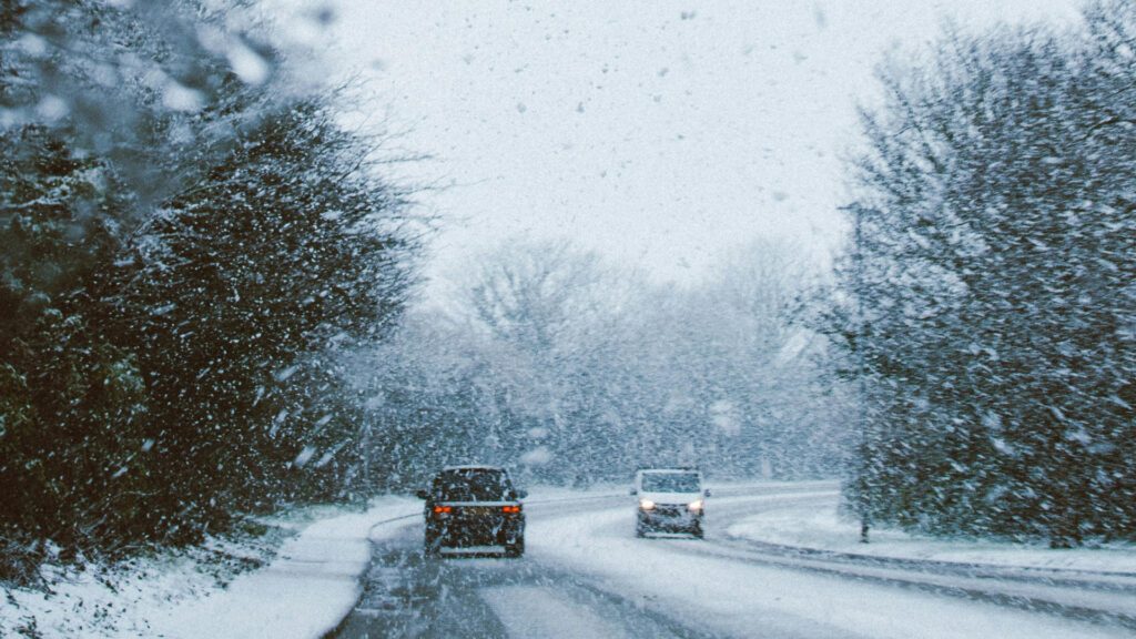 Trafic blocat în România: accidente și vreme severă afectează drumurile