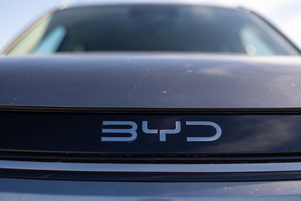 BYD lansează un nou model electric pentru Europa!