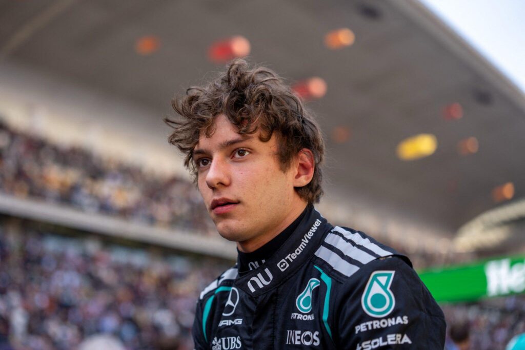 Formula 1 | Kimi Antonelli devine cel mai tânăr pole sitter din istoria Formula 1. George Russell, probleme cu monopostul Mercedes