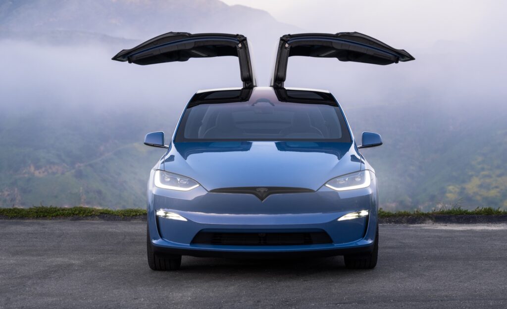 „Tesla lansează ediția limitată Signature pentru Model S și X”