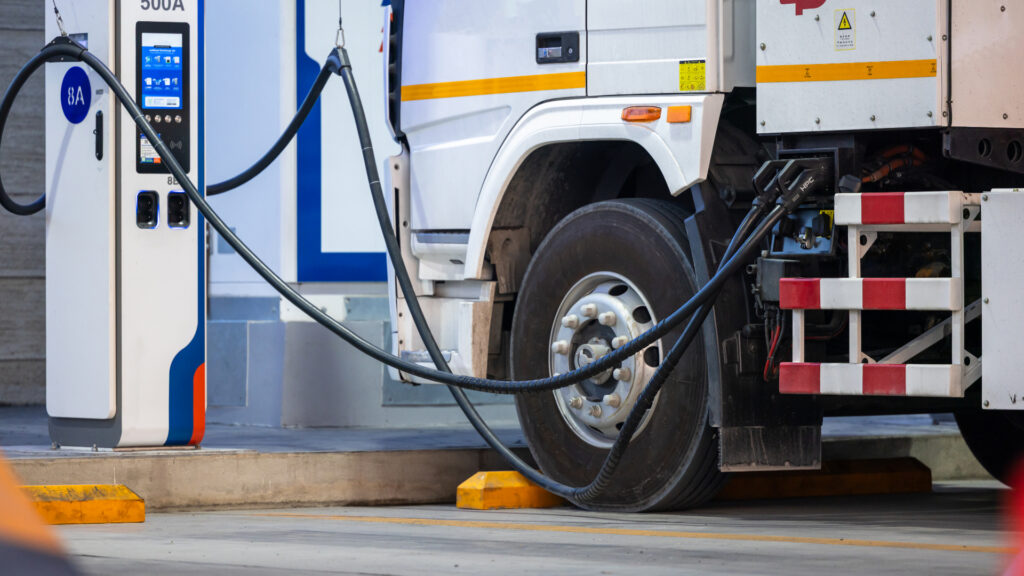 China își electrifică flota de camioane grele: Viitorul logisticii