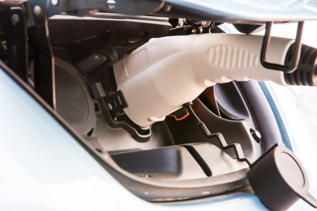 Stații de Încărcare Ultra-Rapidă la Aeroportul Henri Coandă