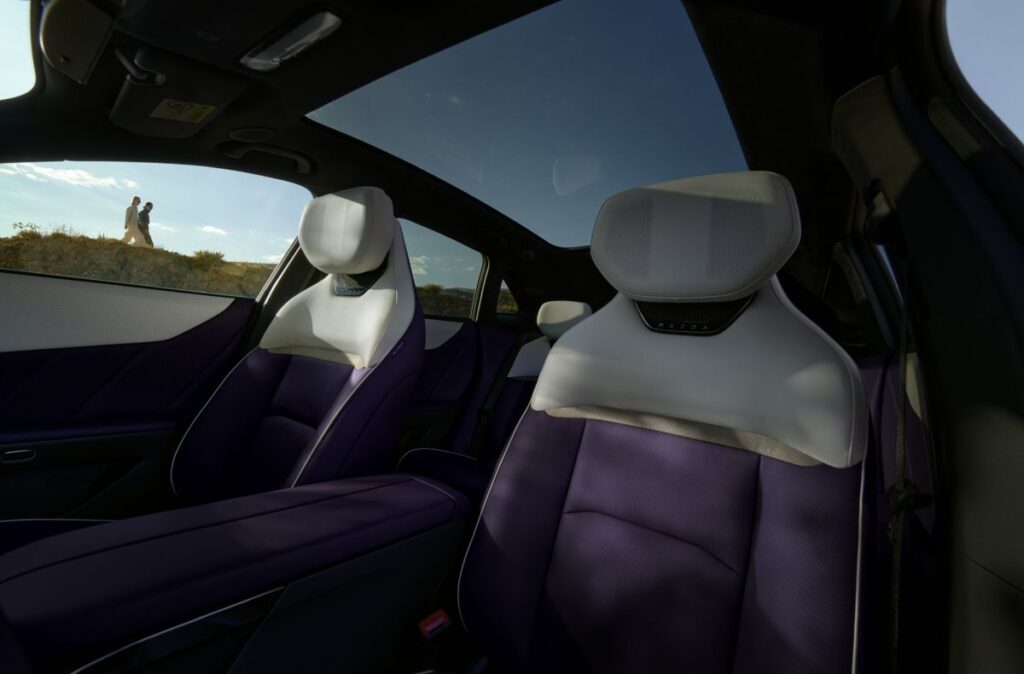 Mazda CX-6e: Inovații remarcabile în designul interior al SUV-urilor
