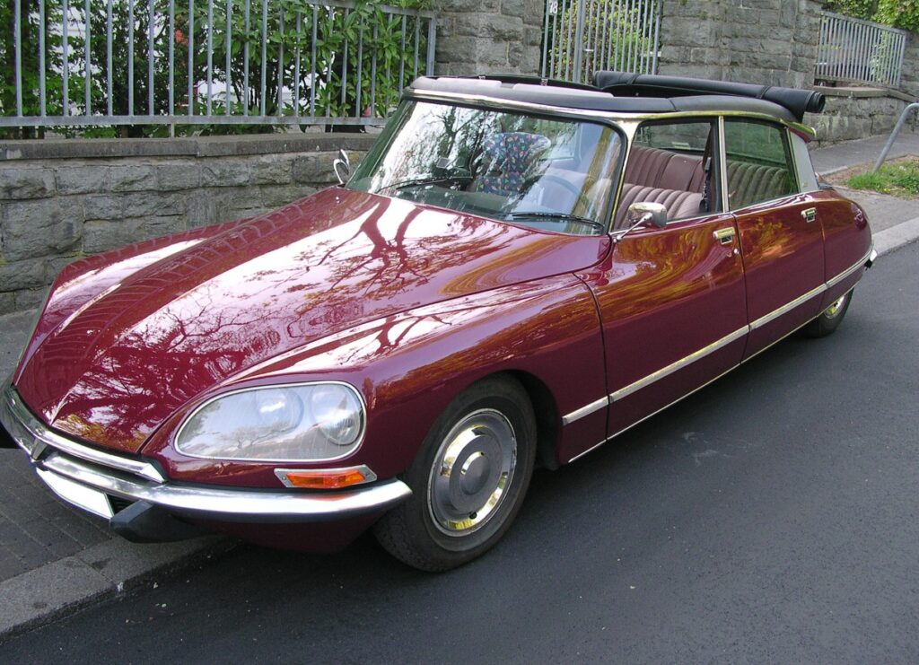 Citroen DS este una dintr cele mai spectaculoase si tehnologizate masini create vreodata