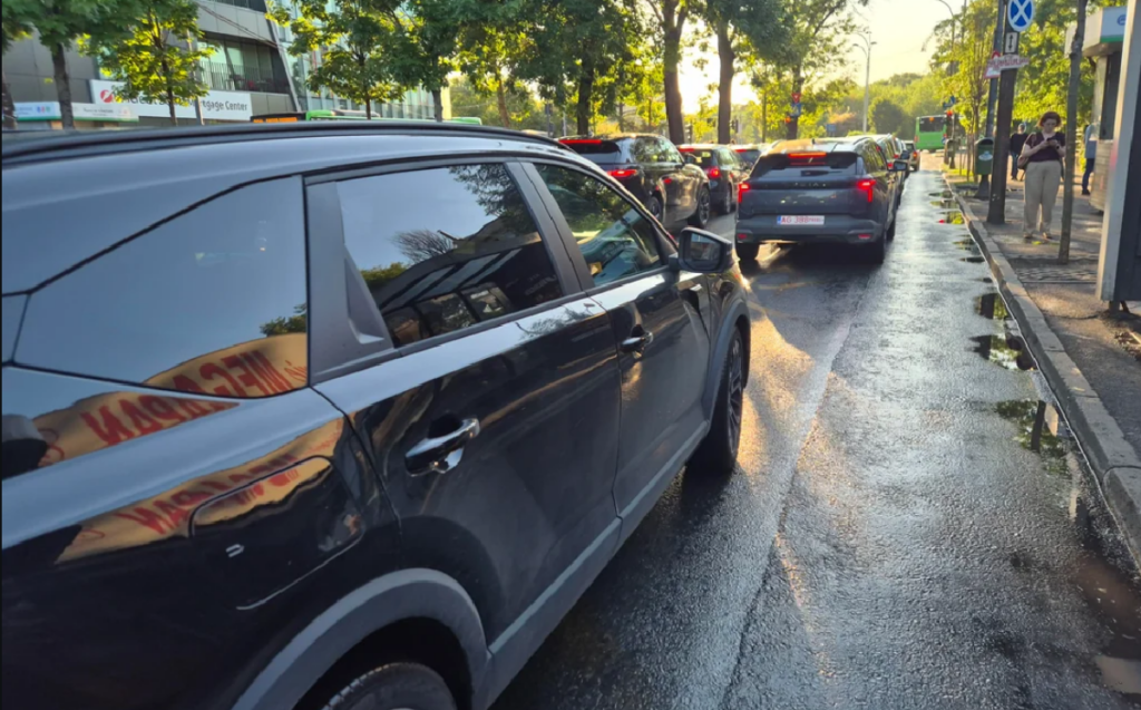 Noul model Dacia Striker, surprins în probe pe străzile din București (Sursa foto: Reddit)